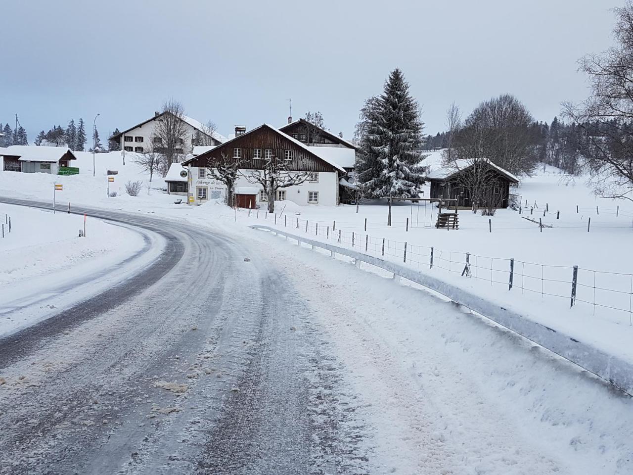 Auberge De La Couronne Saignelégier Exterior foto